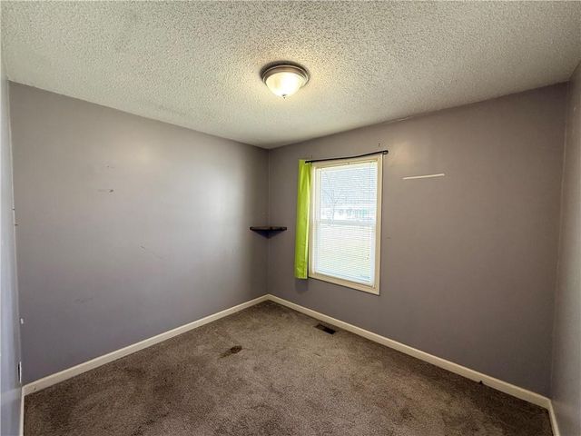 8701 E 92ND Place, Kansas City, MO 64138