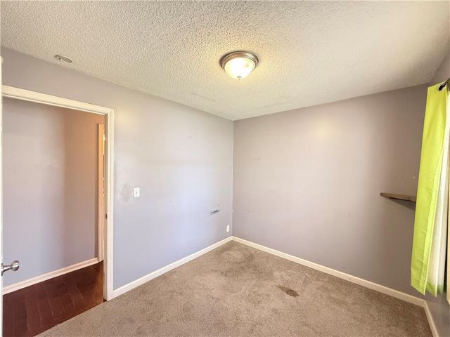 8701 E 92ND Place, Kansas City, MO 64138