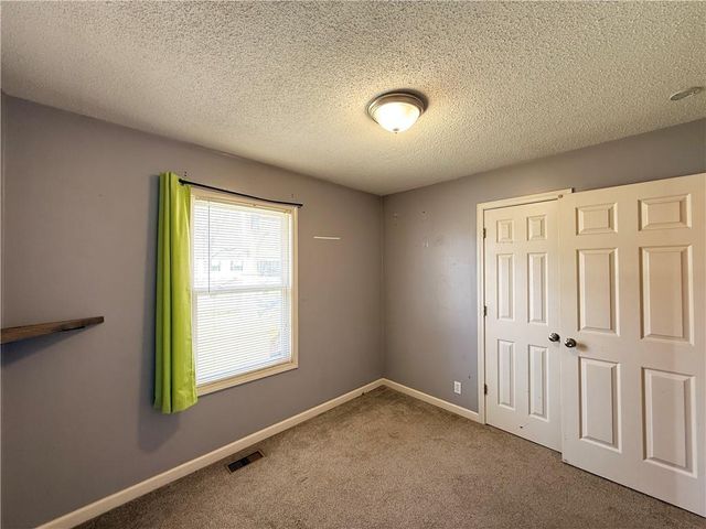 8701 E 92ND Place, Kansas City, MO 64138