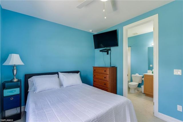 2960 10th AVE NE, Naples, FL 34120