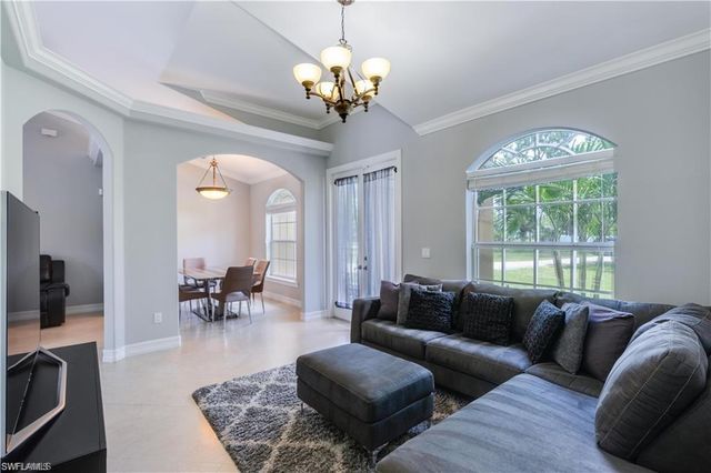 2960 10th AVE NE, Naples, FL 34120