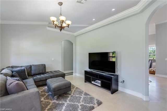 2960 10th AVE NE, Naples, FL 34120