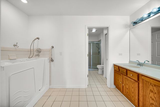 12 Iliad Drive, Tinley Park, IL 60477