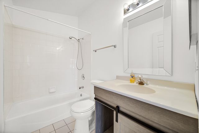 12 Iliad Drive, Tinley Park, IL 60477