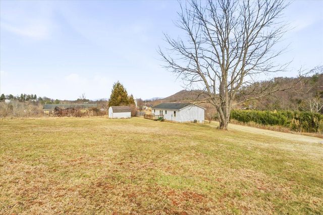 1249 Blue Ridge Tpke, Fincastle, VA 24090