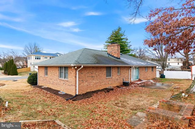 3723 MUNSON RD, Falls Church, VA 22041