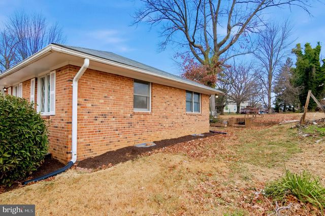 3723 MUNSON RD, Falls Church, VA 22041