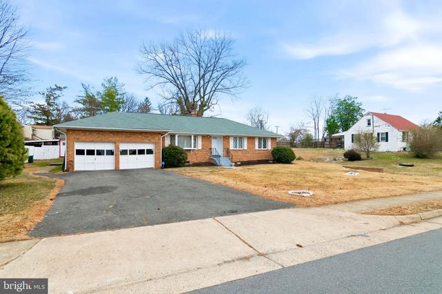 3723 MUNSON RD, Falls Church, VA 22041