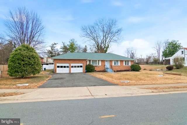 3723 MUNSON RD, Falls Church, VA 22041