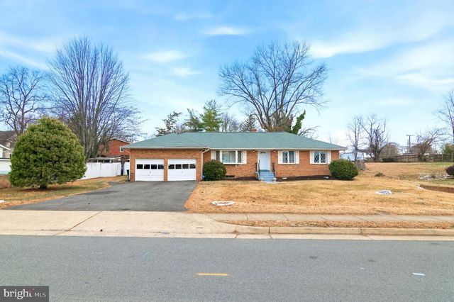 3723 MUNSON RD, Falls Church, VA 22041