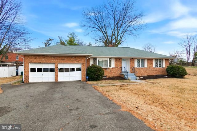 3723 MUNSON RD, Falls Church, VA 22041