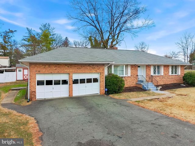 3723 MUNSON RD, Falls Church, VA 22041