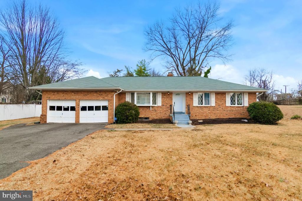 3723 MUNSON RD, Falls Church, VA 22041