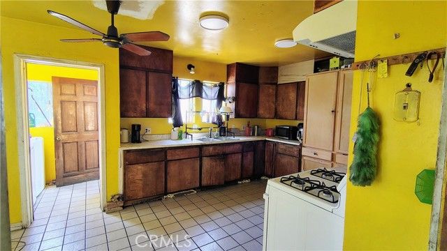 920 S Flower, Santa Ana, CA 92703