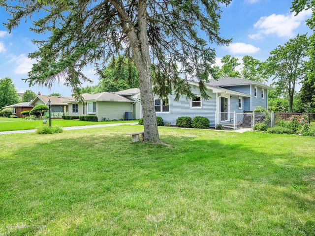 3916 N Adams Street, Westmont, IL 60559