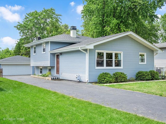 3916 N Adams Street, Westmont, IL 60559
