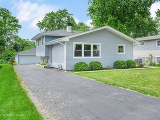 3916 N Adams Street, Westmont, IL 60559