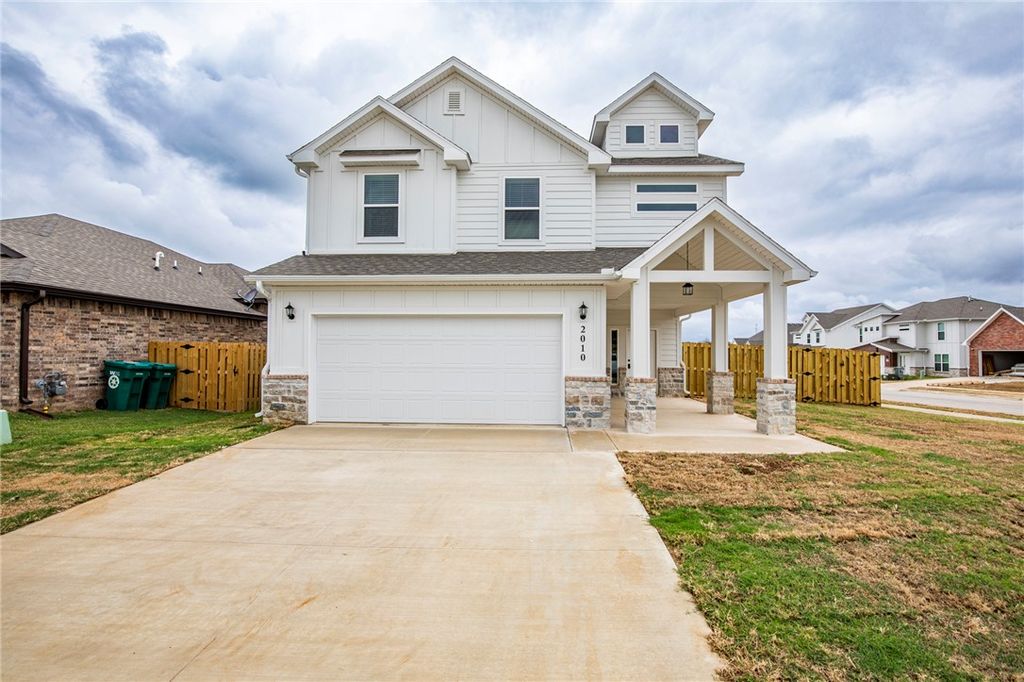 2010 Periwinkle Place, Centerton, AR 72719