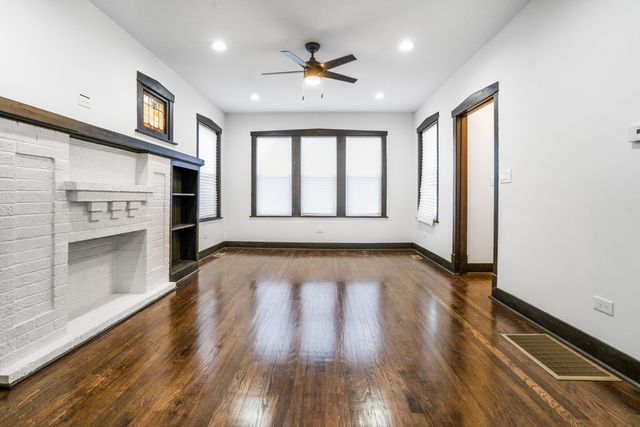 5526 S Albany Avenue, Chicago, IL 60629