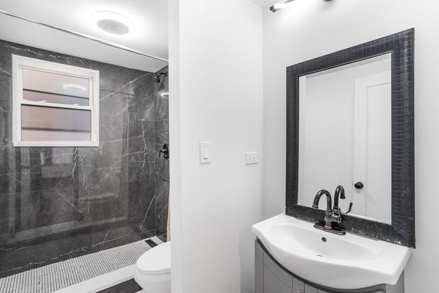 5526 S Albany Avenue, Chicago, IL 60629