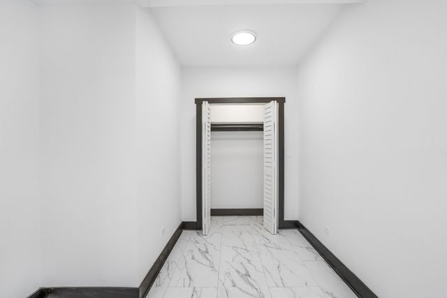 5526 S Albany Avenue, Chicago, IL 60629