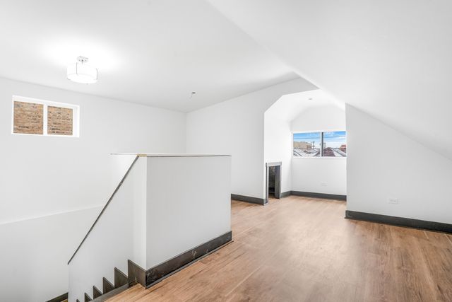 5526 S Albany Avenue, Chicago, IL 60629