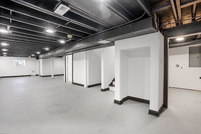5526 S Albany Avenue, Chicago, IL 60629