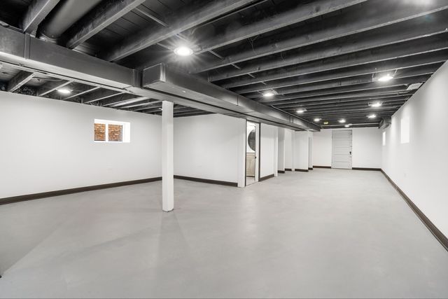 5526 S Albany Avenue, Chicago, IL 60629