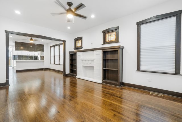 5526 S Albany Avenue, Chicago, IL 60629