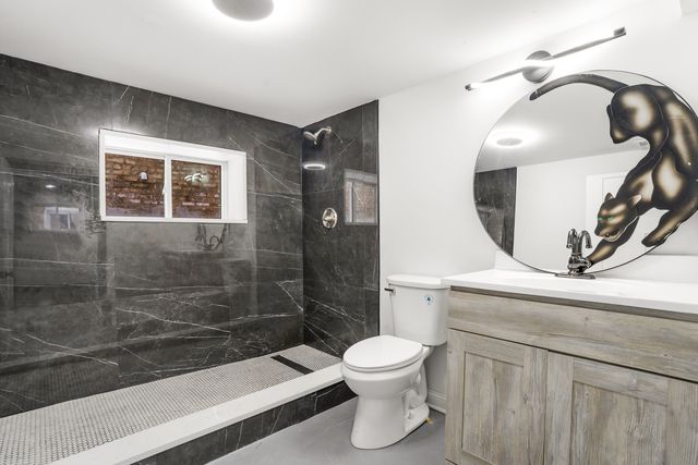 5526 S Albany Avenue, Chicago, IL 60629