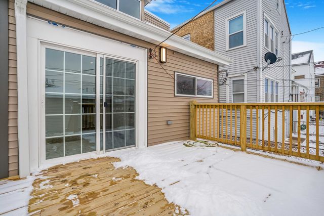 5526 S Albany Avenue, Chicago, IL 60629