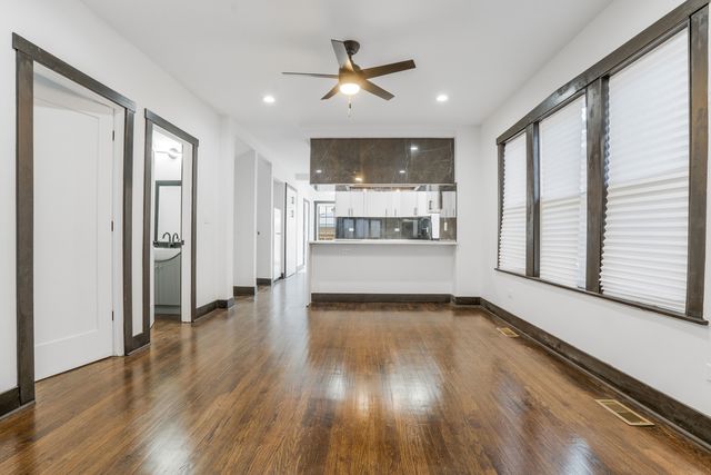 5526 S Albany Avenue, Chicago, IL 60629