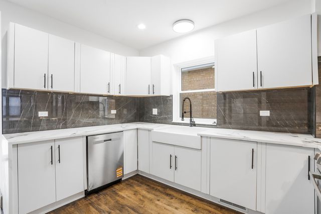 5526 S Albany Avenue, Chicago, IL 60629