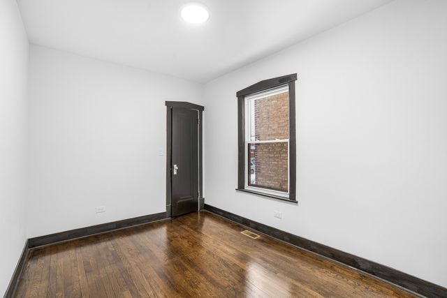 5526 S Albany Avenue, Chicago, IL 60629