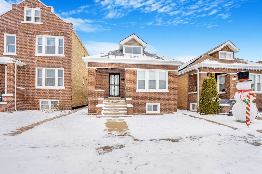 5526 S Albany Avenue, Chicago, IL 60629