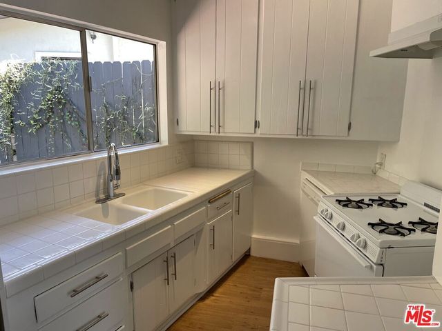 2154 N BEVERLY GLEN Boulevard, Los Angeles, CA 90077
