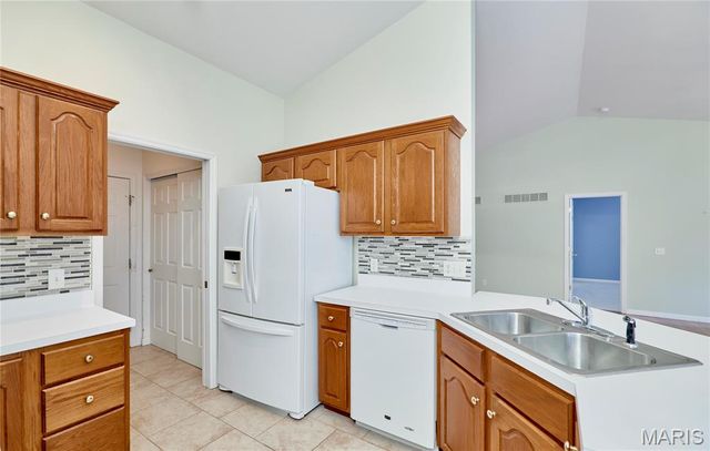 122 Westgate Drive, St Peters, MO 63376