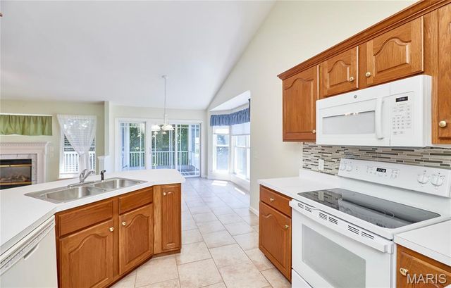 122 Westgate Drive, St Peters, MO 63376