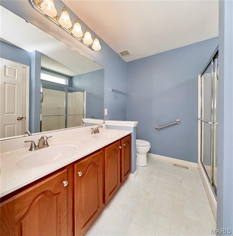 122 Westgate Drive, St Peters, MO 63376