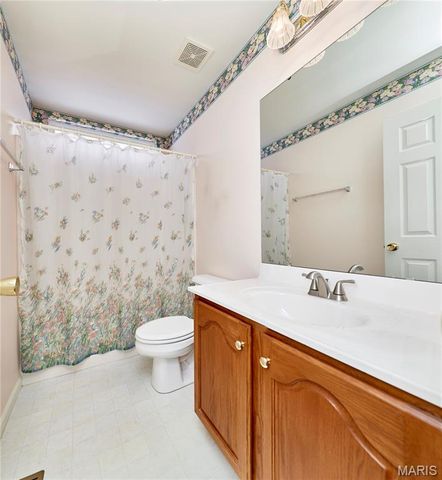 122 Westgate Drive, St Peters, MO 63376