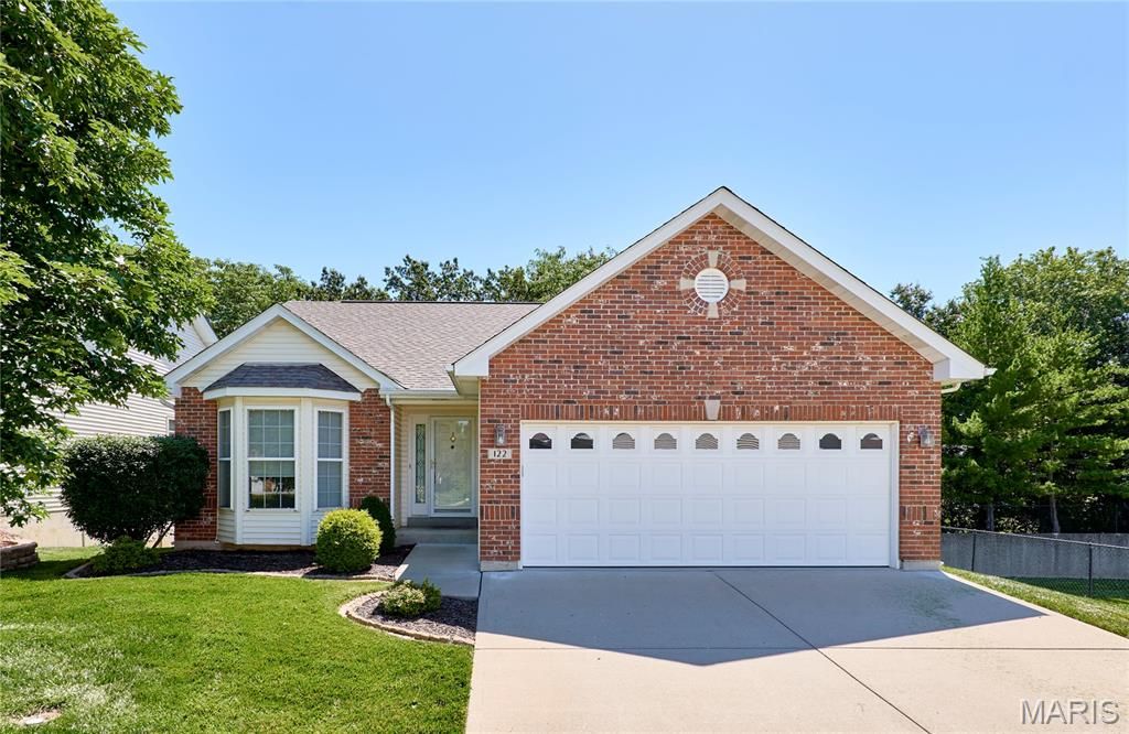 122 Westgate Drive, St Peters, MO 63376