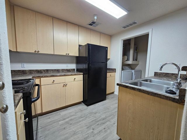 18416 N Cave Creek Road 2001, Phoenix, AZ 85032