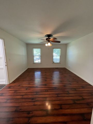 216 McKaig Rd, Murfreesboro, TN 37127