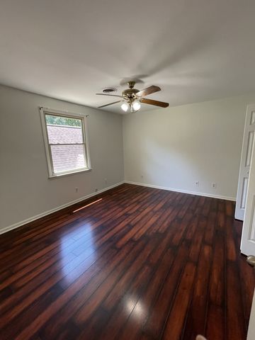 216 McKaig Rd, Murfreesboro, TN 37127