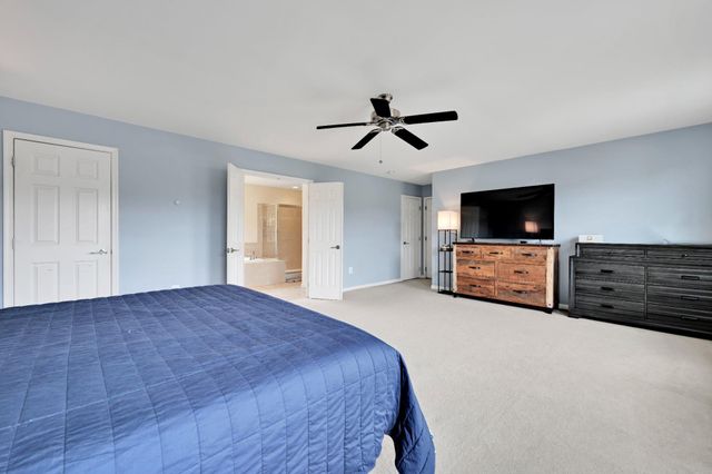 2720 QUAKER CT, York, PA 17408