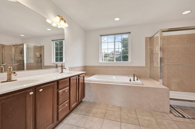 2720 QUAKER CT, York, PA 17408