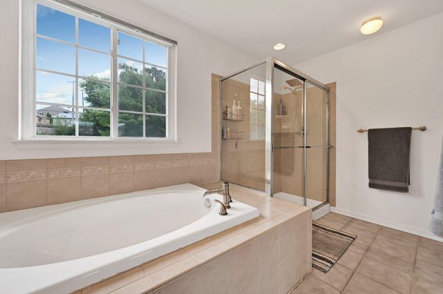 2720 QUAKER CT, York, PA 17408