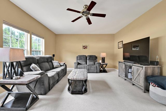 2720 QUAKER CT, York, PA 17408