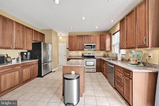 2720 QUAKER CT, York, PA 17408