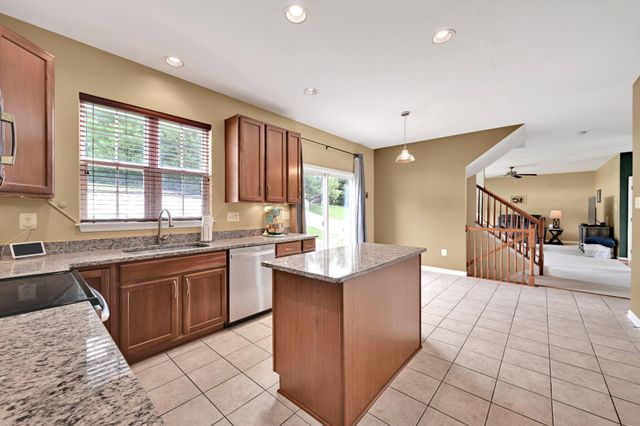 2720 QUAKER CT, York, PA 17408